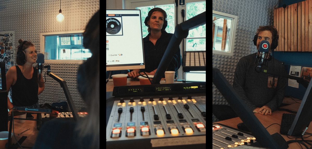 JONVOLKRADIOJHCOMMA min