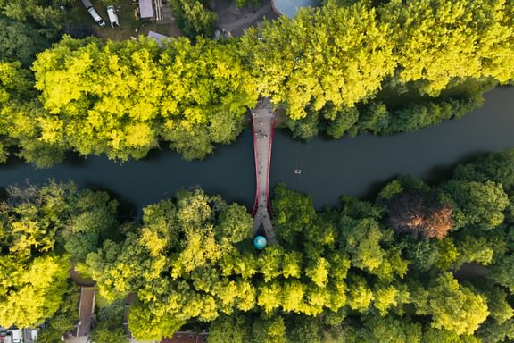 Tegen de stroom in: een audiotour die Brugge anders laat klinken