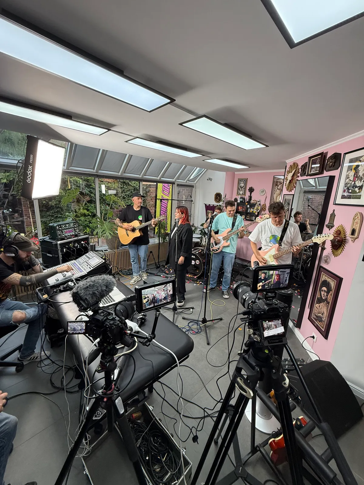 JH Comma & Jong Volk presenteren: Klein Bureel